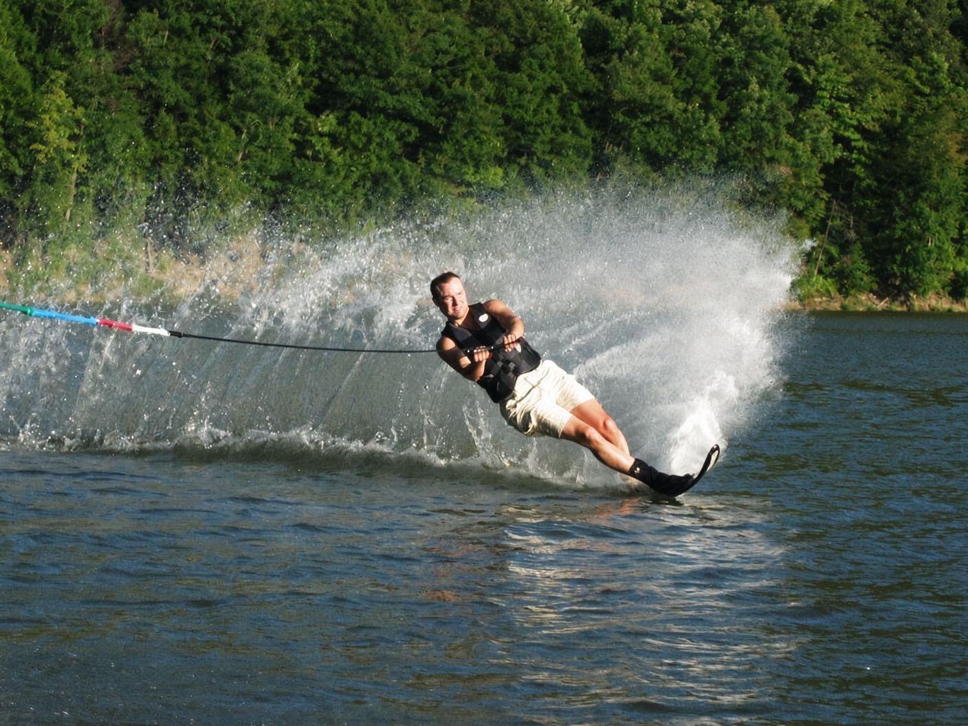 Water skiing 01